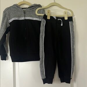 Calvin Klein | (3T) Toddler Black and Gray Sweat outfit